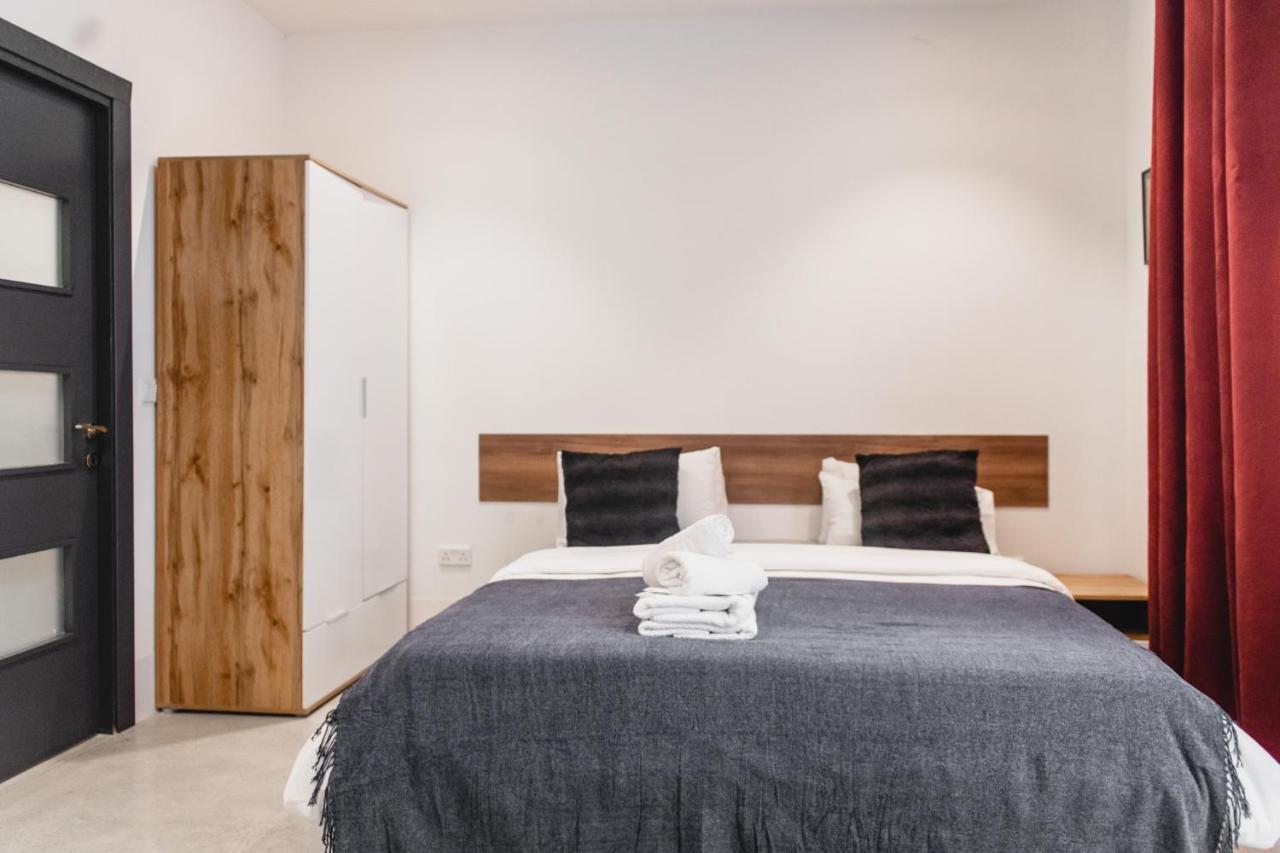 Privilege Suite Pieta Exterior photo