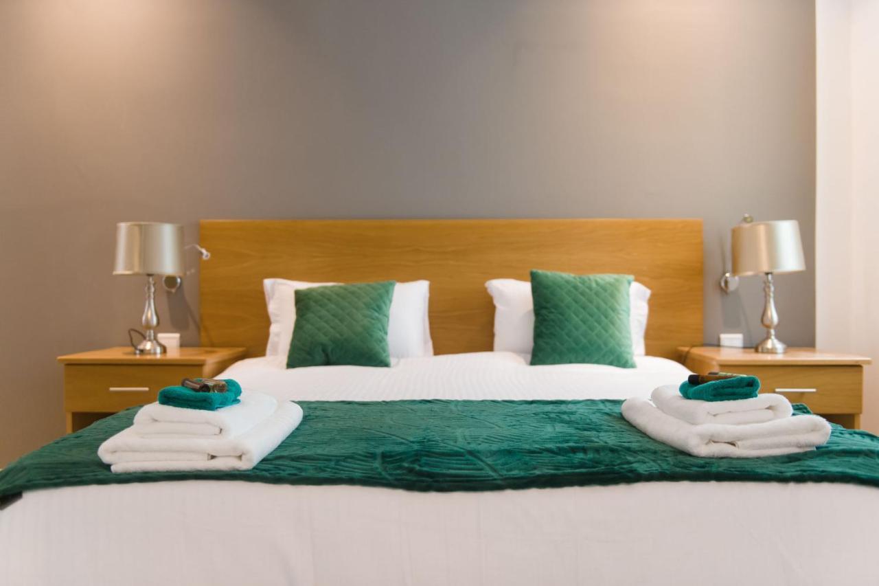 Privilege Suite Pieta Exterior photo